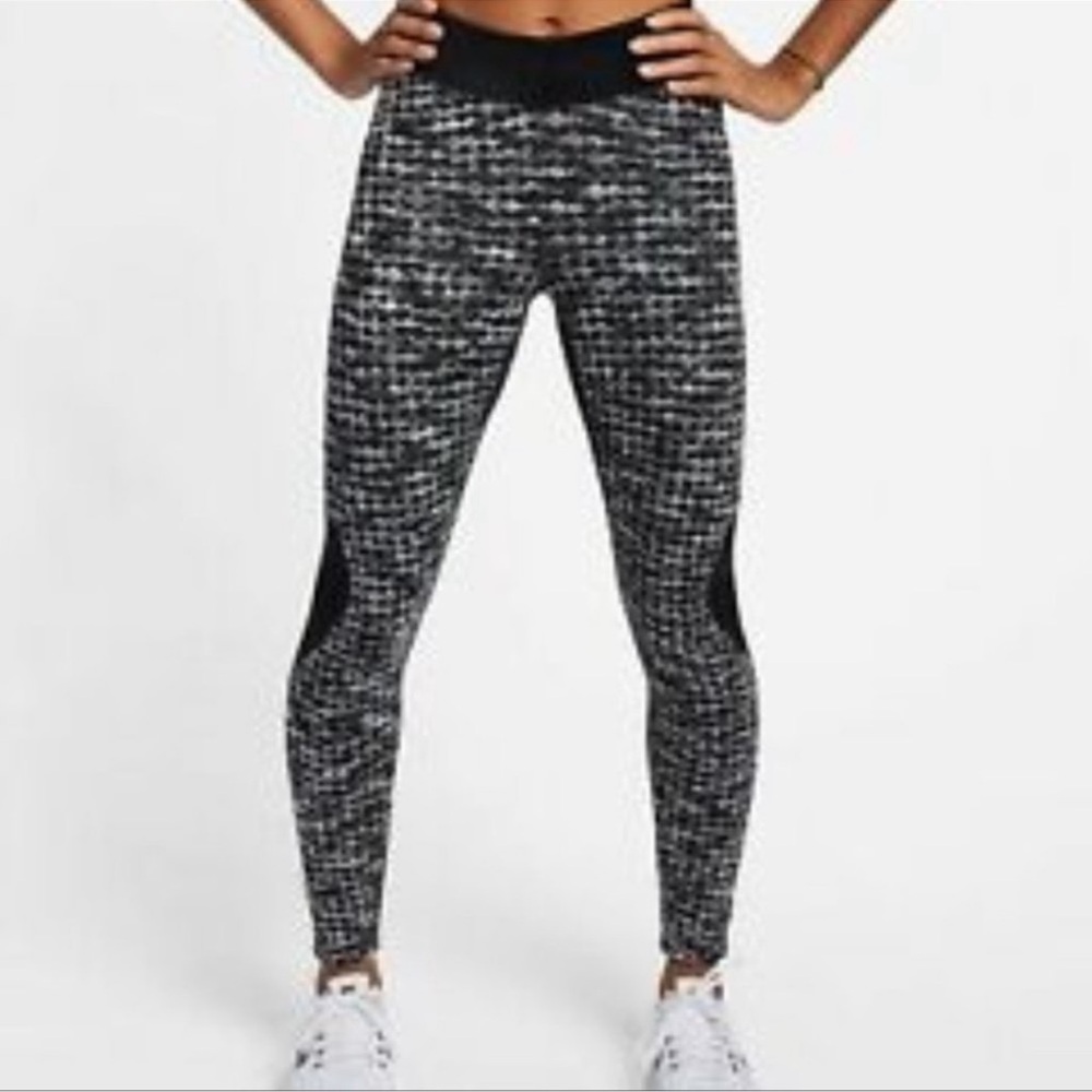 🖤NWOT Nike Pro Hyper Warm Textured Leggings 🖤